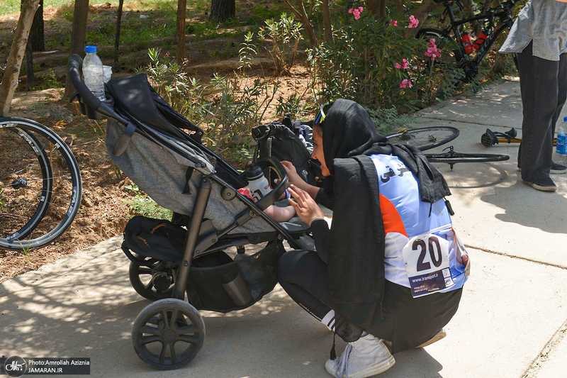 مسابقات  دوچرخه سواری قهرمانی کشور جاده بانوان در حرم مطهر امام خمینی(س)