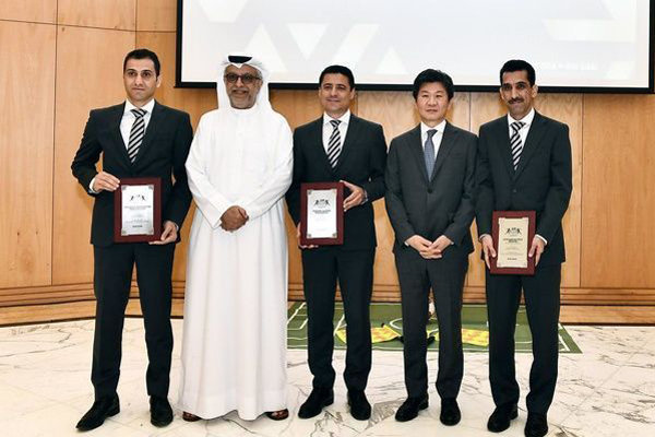 جوایز برترین داوران آسیا به فغانی و کمک هایش اهدا شد+ عکس
