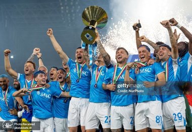 ویدیوی جشن قهرمانی ناپولی در سری A ایتالیا؛ اهدای جام به مو آبی ها!