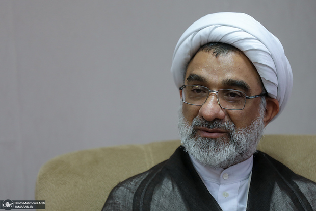 دبیر شورای عالی انقلاب فرهنگی: معترضان در صورت توسعه طرح محله‌محوری می‌توانند در مساجد اعتراضات خود را بیان کنند/ روحانیونی که در مراکز مختلف حضور دارند باید وقت بیشتری برای این گفت و شنودها بگذارند، مخصوصاً در محیط دانشگاه