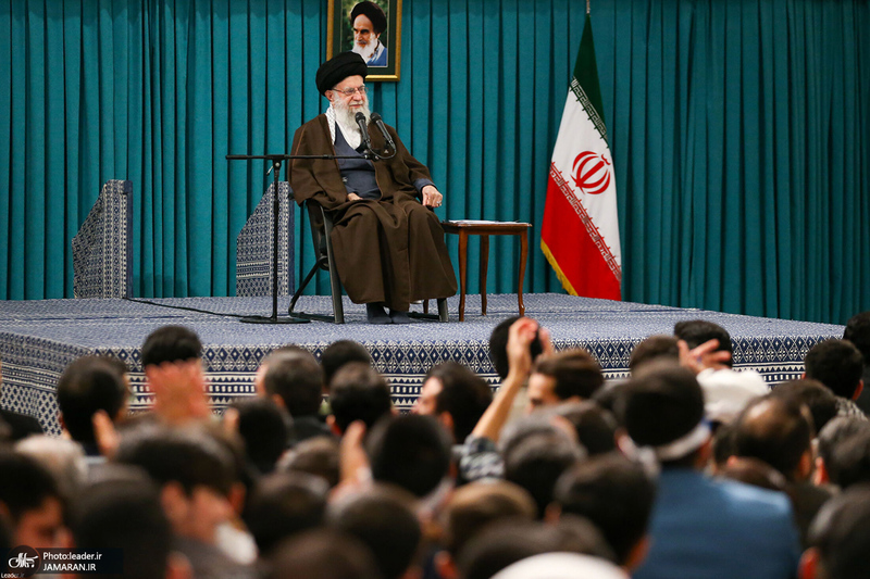 دیدار جمعی از رأی اولی‌ها و خانواده‌های شهدا با رهبر معظم انقلاب