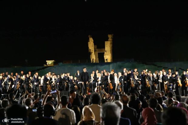 چالش کنسرت در تخت جمشید و واکنش مدیران به نگرانی‌ها
