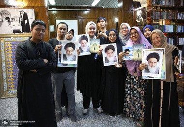 بازدید جمعی از زائرین ابا عبدالله الحسین (ع) از کشور اندونزی از جماران 