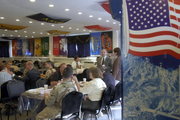 کاهش تعداد کارکنان سفارت آمریکا در عراق