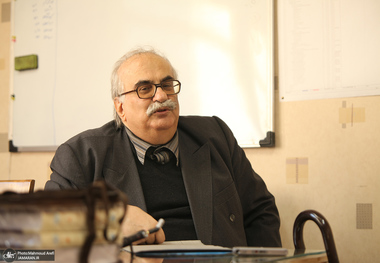 خسرو معتضد: رادیو و تلویزیون ما باید برنامه عبری داشته باشد/ ما یک آدم با سر و زبان مثل ظریف در سازمان ملل می‌خواهیم/ سابقه نشان داده وقتی دشمن خارجی به ایران حمله می‌کند، دولت محبوب می‌شود/ جریان اسرائیل باعث شد مردم متحد شوند