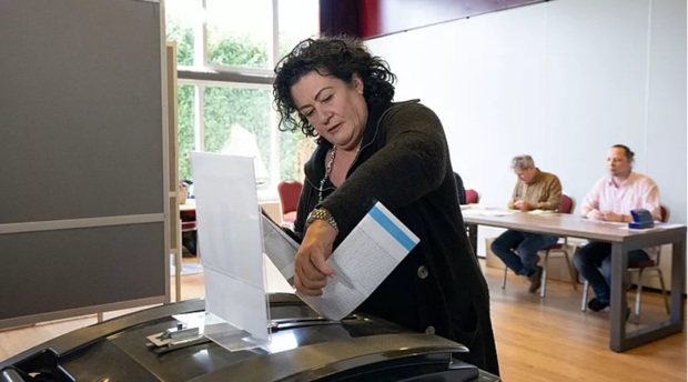 حزب کشاورزان هلندی با پیروزی در انتخابات مجلس سنا را به لرزه در آورد