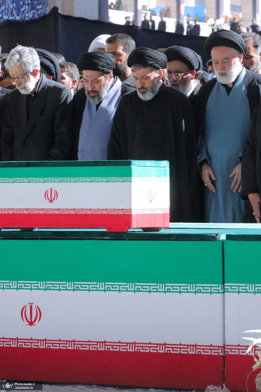 اقامه نماز بر پیکر مطهر رهبر شهید انقلاب و شهدای خانواده ایشان-3