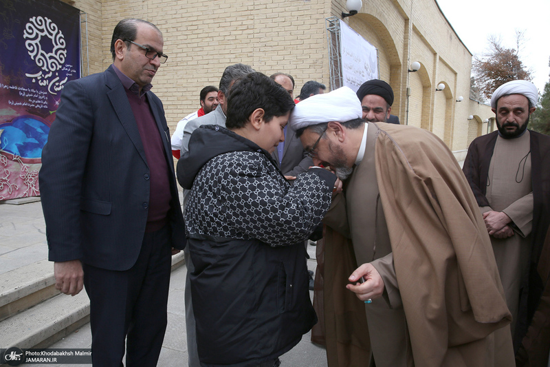 بازدید آیت الله دری نجف آبادی از نمایشگاه عکس امام دل‌ها‎