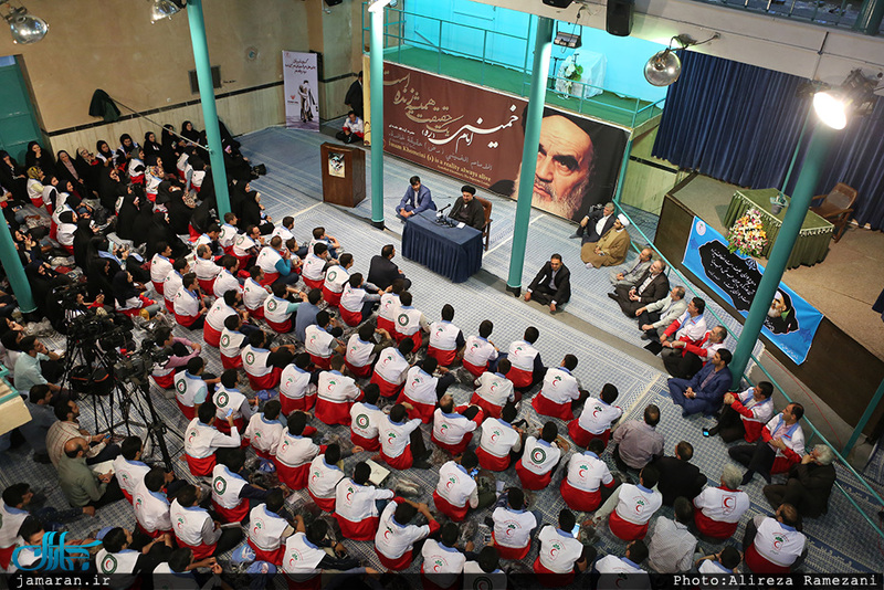 تجدید میثاق جوانان هلال احمر با آرمان های حضرت امام و دیدار با سید حسن خمینی