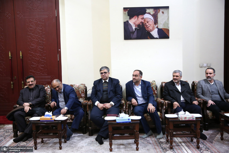 تجدیدمیثاق رئیس و جمعی از کارکنان بنیاد مستضعفان با امام راحل