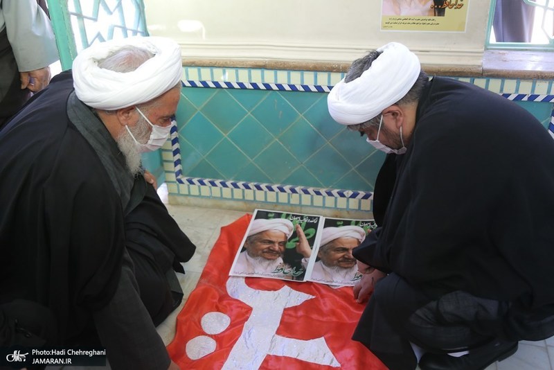 مزار آیت الله العظمی صانعی(ره) در اولین پنج شنبه رحلت ایشان