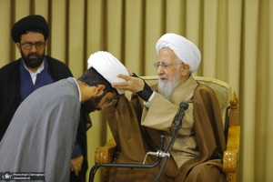 عمامه گذاری طلاب در روز میلاد پیامبر اکرم (ص) و امام صادق (ع) توسط مراجع تقلید