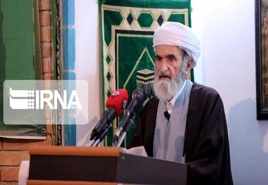 مسلمانان برای سرافرازی جامعه اسلامی در جهان تلاش کنند