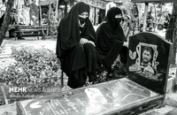 مادران شهدای دفاع مقدس هنوز با یاد و خاطره فرزندانشان زندگی می‌کنند (21)