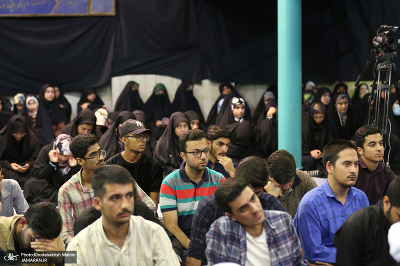 بازدید جمعی از دانشجویان فعال فرهنگی سیاسی و اجتماعی دانشگاه های استان هرمزگان از بیت امام خمینی (س)در جماران