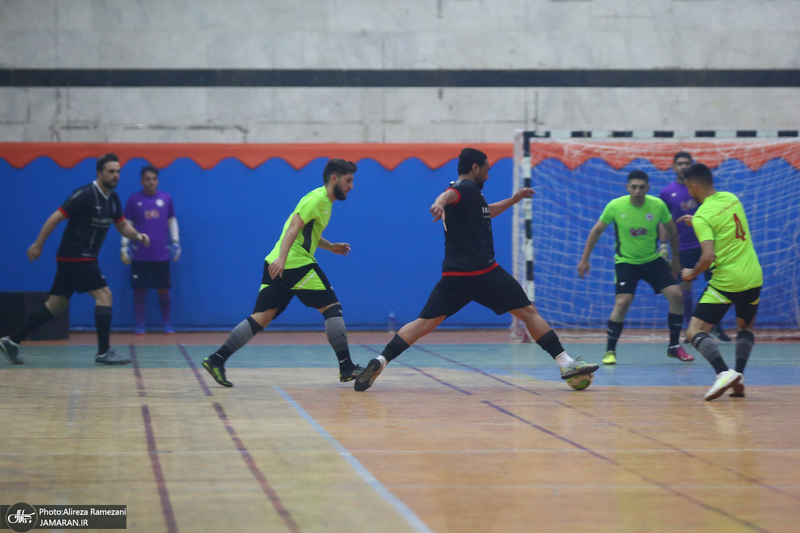 مسابقه فوتسال خیریه بین تیم هنرمندان و منتخب بنیاد حضرت زینب (س)