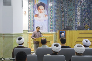 نشست «قرآن و عترت، محور اتحاد مسلمانان در اندیشه امام خمینی(س)» به زبان اردو
