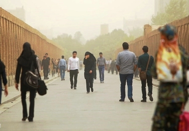 وزش باد به نسبت شدید و غبار رقیق برخی نقاط اصفهان را در برمی گیرد