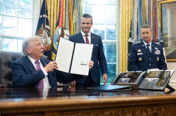 آمریکا نقاب «دفاع» را برداشته  و با ردای «جنگ» به جهان بازمی‌گردد