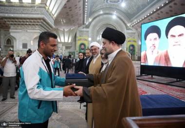 تقدیر آیت‌الله سید حسن خمینی از عکاس جوانی که فاجعه میناب را به جهان نشان داد