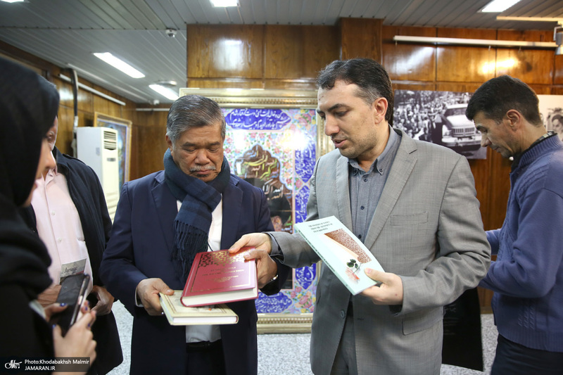 بازدید محمد بن سیو وزیر کشاورزی  و امنیت غذایی کشور مالزی از  بیت امام خمینی (س) در جماران