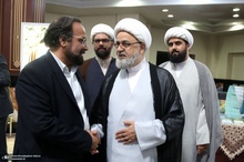 بازدید مهمانان کنفرانس وحدت اسلامی از نمایشگاه حرم امام خمینی
