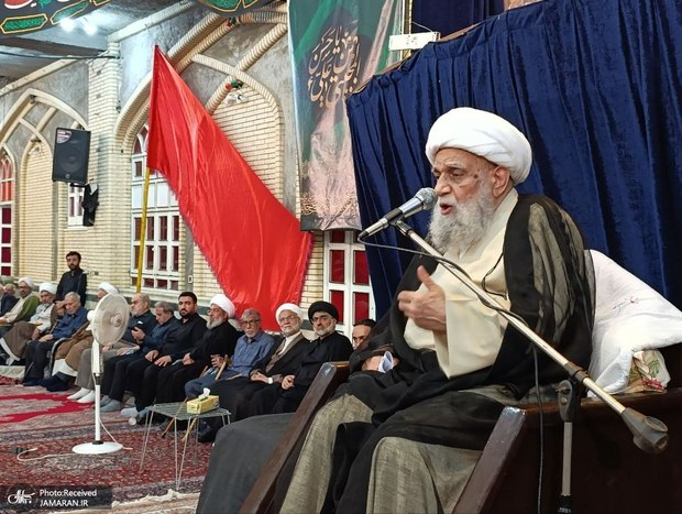 انتقاد آیت‌الله العظمی کریمی جهرمی از بروز بد اخلاقی‌ها در جامعه: اگر می‌خواهیم دل پیامبر را شاد کنیم نباید با رفتارهای غلط و دور از اخلاق به یکدیگر ظلم کنیم و حق یکدیگر را پایمال کنیم