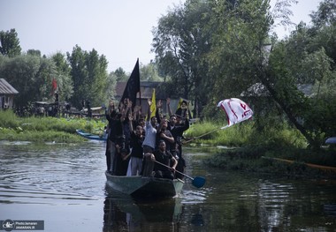 عزاداری سنتی کشمیری‌ها روی قایق