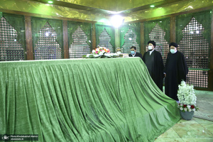 تجدید میثاق رئیس جمهور و اعضای دولت با آرمان های حضرت امام (س)