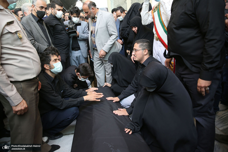 خاکسپاری پیکر حجت الاسلام و المسلمین سید محمود دعایی در حرم امام خمینی (س)