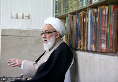 آیت الله العظمی گرامی: حکومت‌های وابسته و مستعمره‌ای چون سعودی و امارات چگونه این همه ظلم به مردم بی دفاع غزه را توجیه می‌کنند؟