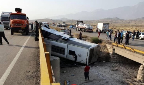 حادثه واژگونی اتوبوس در محور کرمان- یزد