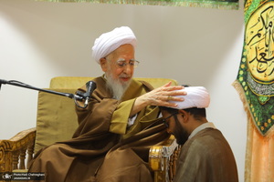 مراسم عمامه گذاری طلاب روز ولادت پیامبر اکرم (ص) و امام جعفر صادق (ع) در بیوت مراجع