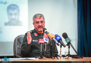 برخی، تمام راه حل مشکلات اقتصادی را سیاسی می‌دانند و در نهایت به مذاکره پیوند می‌زنند