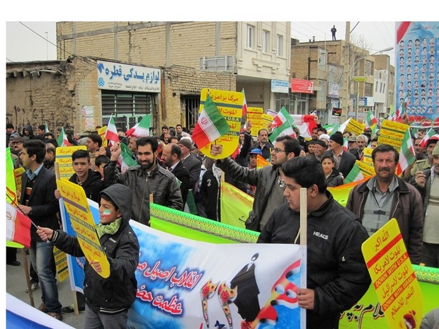 مردم شهرستان سامان با آگاهی انقلابی در راهپیمایی شرکت کردند
