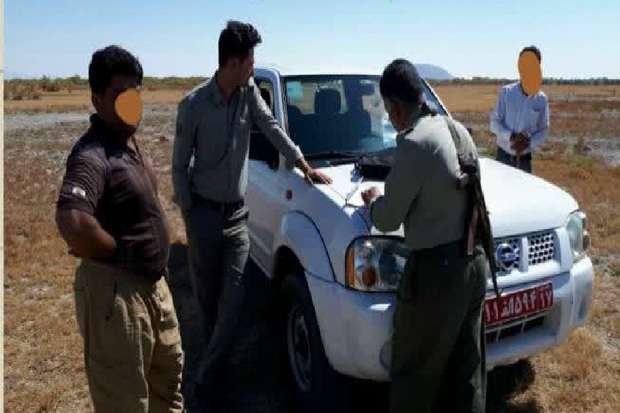 شکارچی غیرمجاز پرندگان در پارک ملی دریاچه ارومیه دستگیر شد