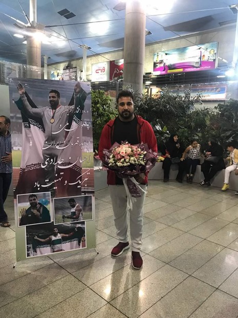 احسان حدادی بدون استقبال به ایران بازگشت+عکس
