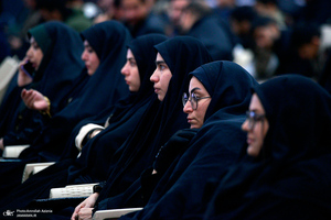 رزمایش کمک مومنانه با اهدای ۳۰۰ دستگاه ویلچر به بهزیستی در حرم امام  خمینی (س)
