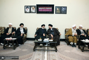 حاشیه های تجدید میثاق رئیس قوه قضائیه و مسئولان عالی قضایی با آرمان‌های امام خمینی(س)