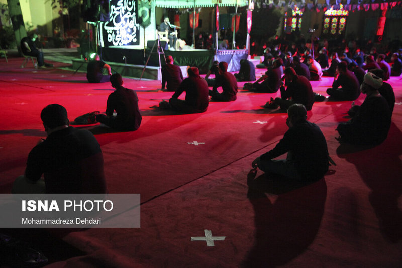 عزاداری شب چهارم محرم در مجاورت ارگ کریمخانی