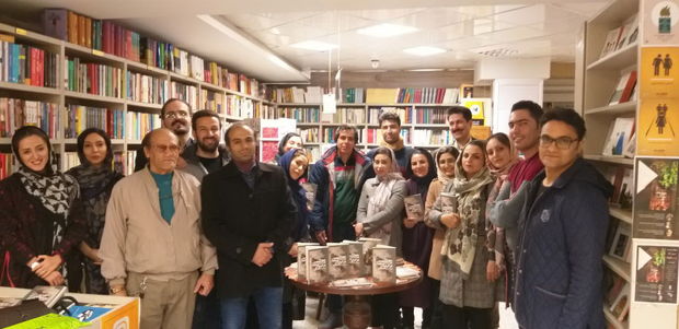 جشن امضا برای کتاب «افتاده‌ بودیم در گردنه‌ی حیران» در کرمانشاه برگزار شد