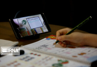 ۳۰۰ معلم بروجردی آموزش‎های لازم را به دانش آموزان ارائه می دهند