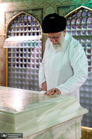 غبارروبی مضجع مطهر حضرت امام رضا(ع) با حضور رهبر انقلاب