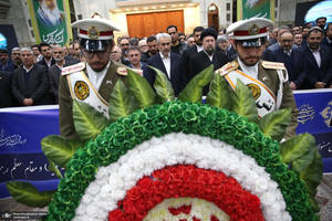 دیدار وزیر اقتصاد  جمعی از مدیران بانک ها با سید حسن خمینی