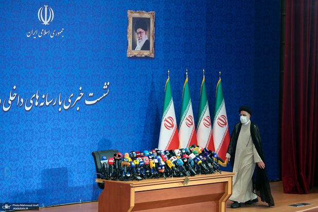 یک کارشناس سیاست خارجی: واشنگتن منتظر است تا رییسی پشت میزش بنشیند