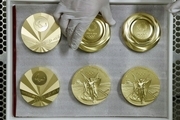 رونمایی از مدال طلای المپیک ۲۰۲۰ توکیو / عکس
