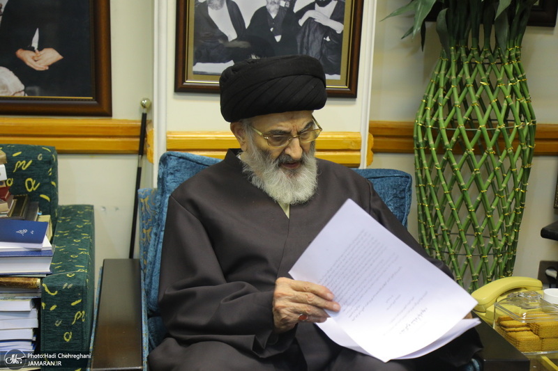 مراسم اهدای نسخه‌های خطی کتابخانه مرحوم آیت الله شاه آبادی به کتابخانه مرحوم آیت الله العظمی مرعشی نجفی