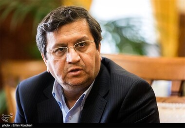 همتی: مردم با احتساب متغیرهای سیاسی وارد بازار ارز نشوند
