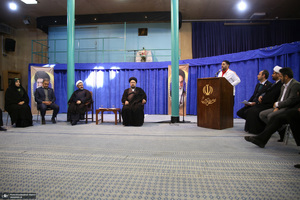 دیدار جمعی از دانش آموزان ورزشکار با سید حسن خمینی