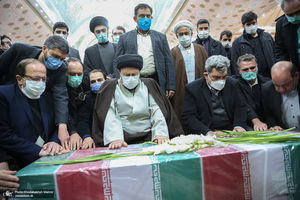 وداع با پیکر مطهر شهید محسن فخری زاده در حرم امام خمینی(س)